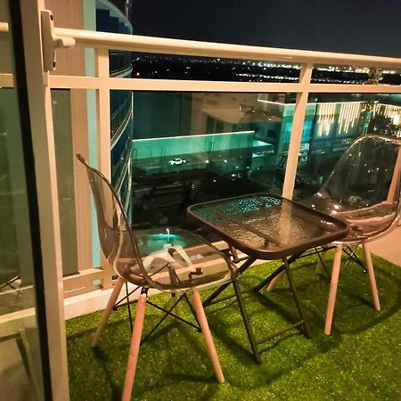 Beach Front Living In The Heart Of The City, Azure Residences Manila Eksteriør bilde