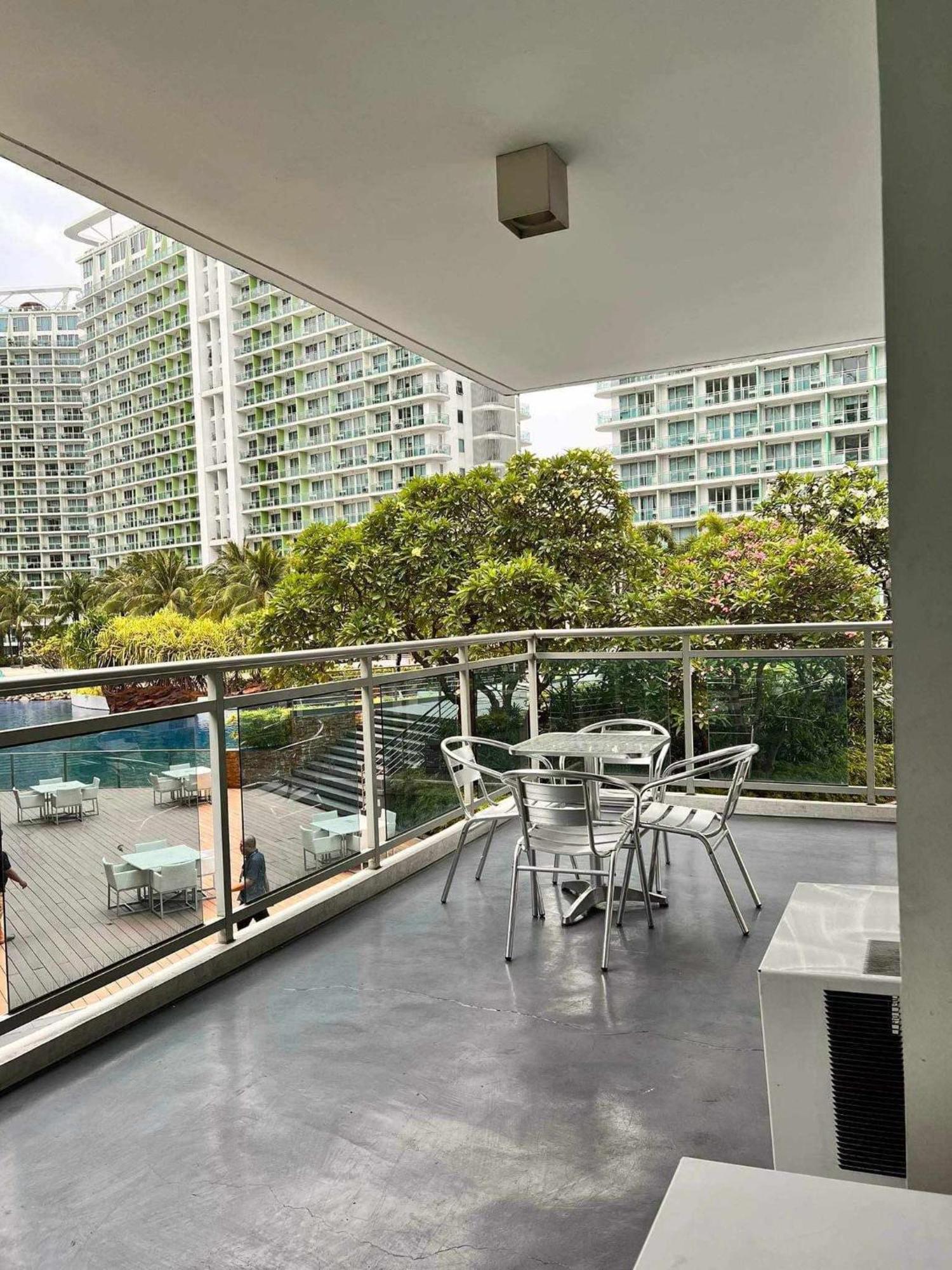 Beach Front Living In The Heart Of The City, Azure Residences Manila Eksteriør bilde