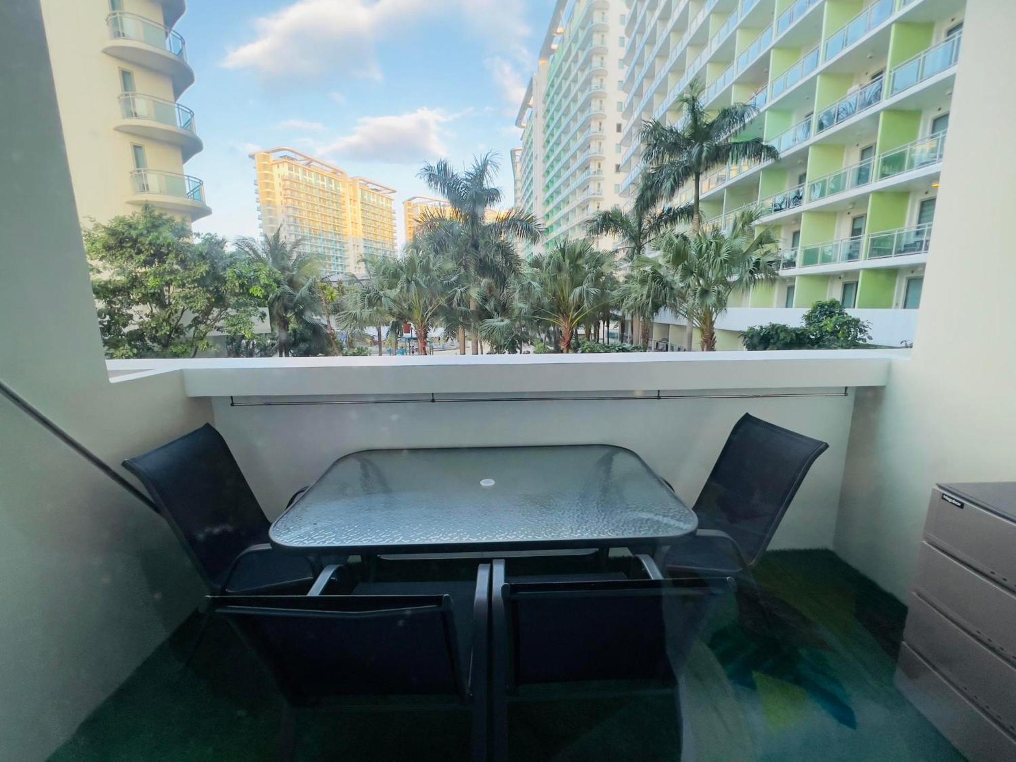Beach Front Living In The Heart Of The City, Azure Residences Manila Rom bilde